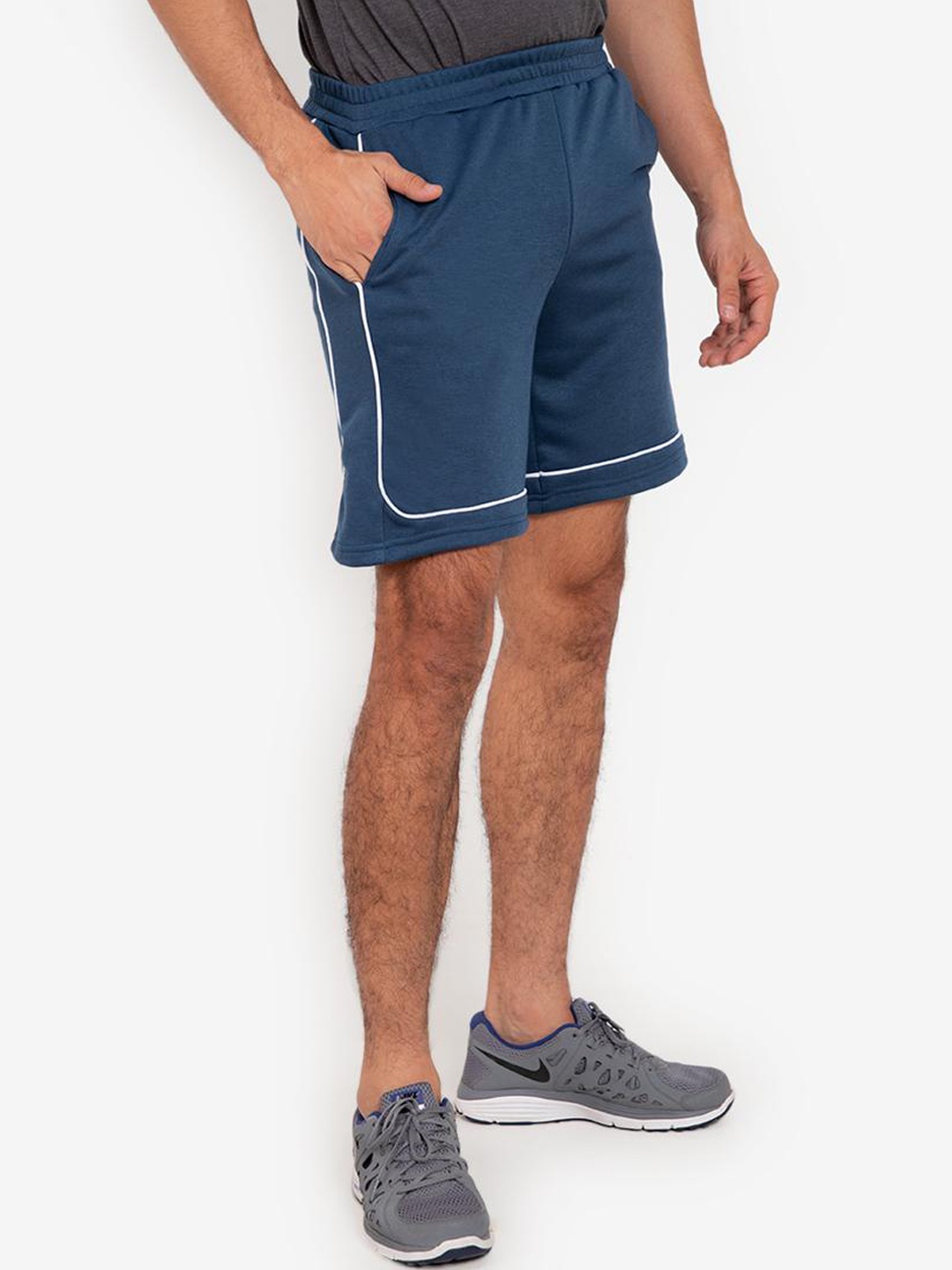 

ZALORA ACTIVE Men Black Contrast Piping Basketball Shorts