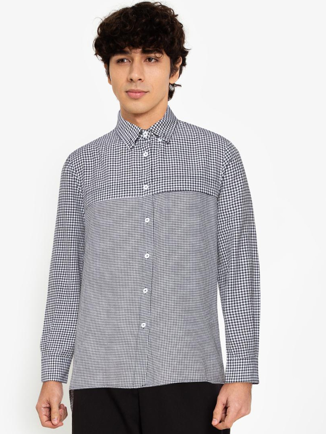 

ZALORA BASICS Men Blue & White Micro Checked Casual Shirt