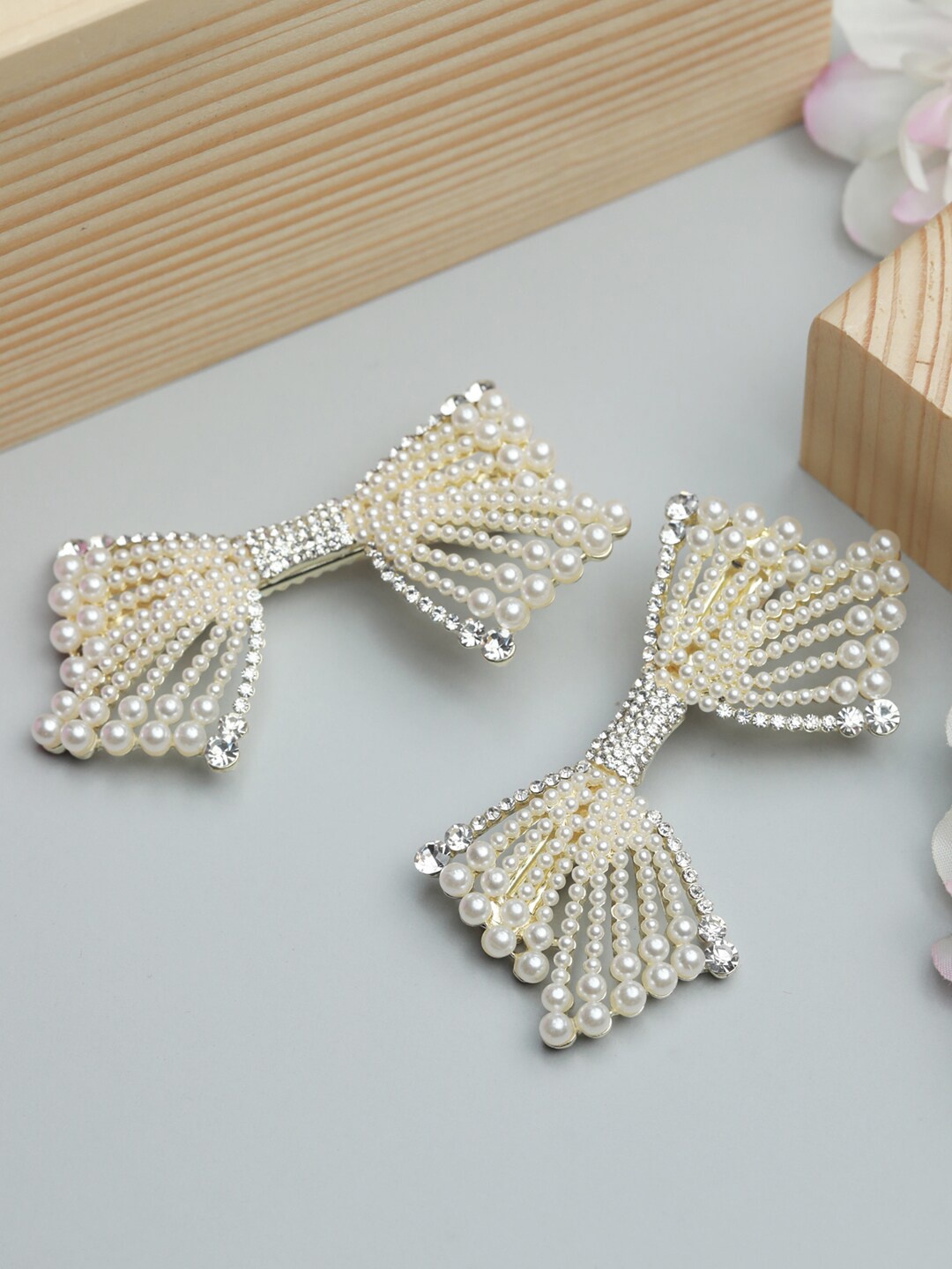 

PRITA BY PRIYAASI White Pearl Set Of 2 Embellished Bow Hair Pin