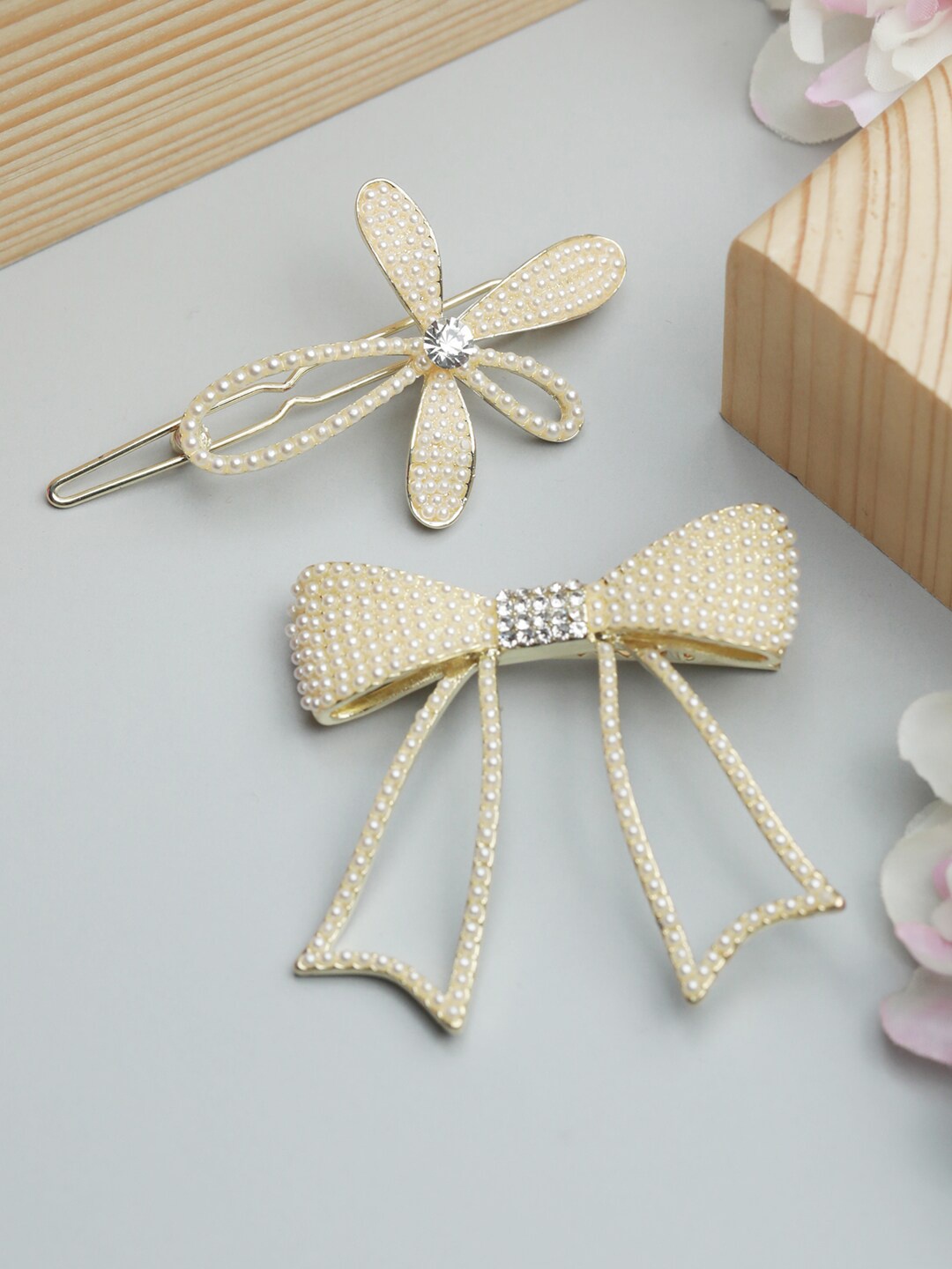 

PRITA BY PRIYAASI Women Gold-Toned & White Beaded Hair Accessory Set