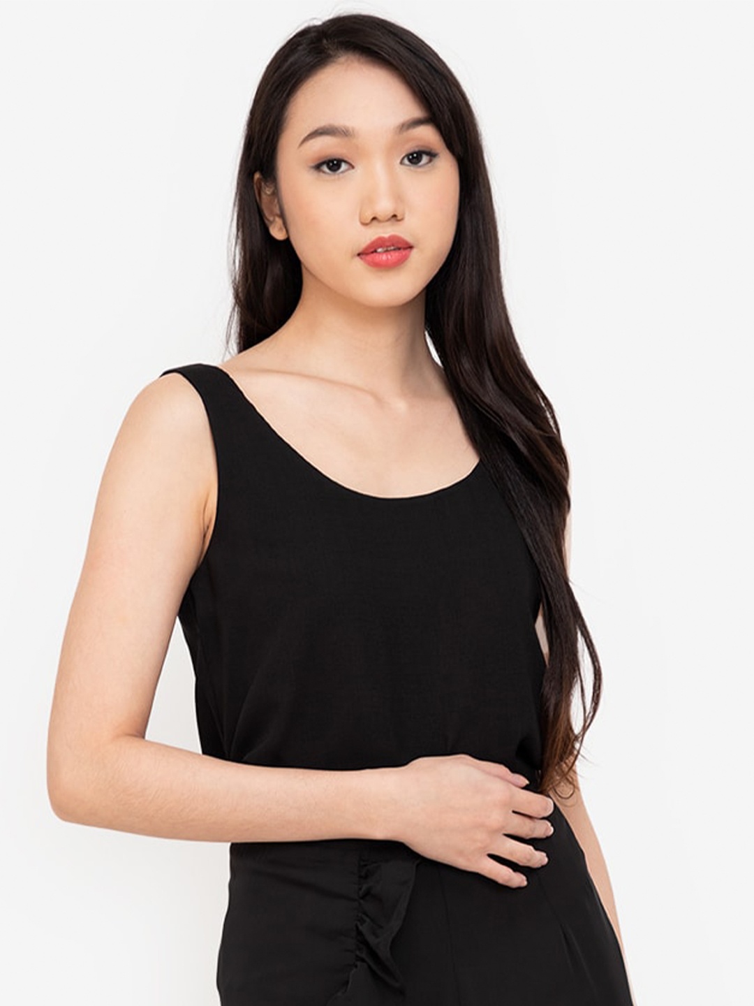 

ZALORA BASICS Black Scoop Neck Tank Top