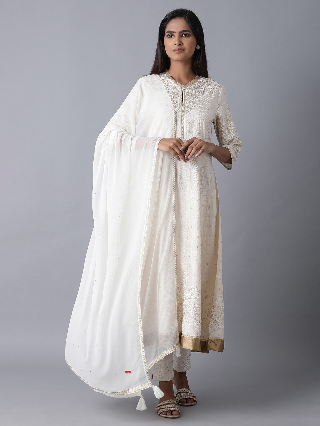 

W White & Gold-Toned Solid Dupatta