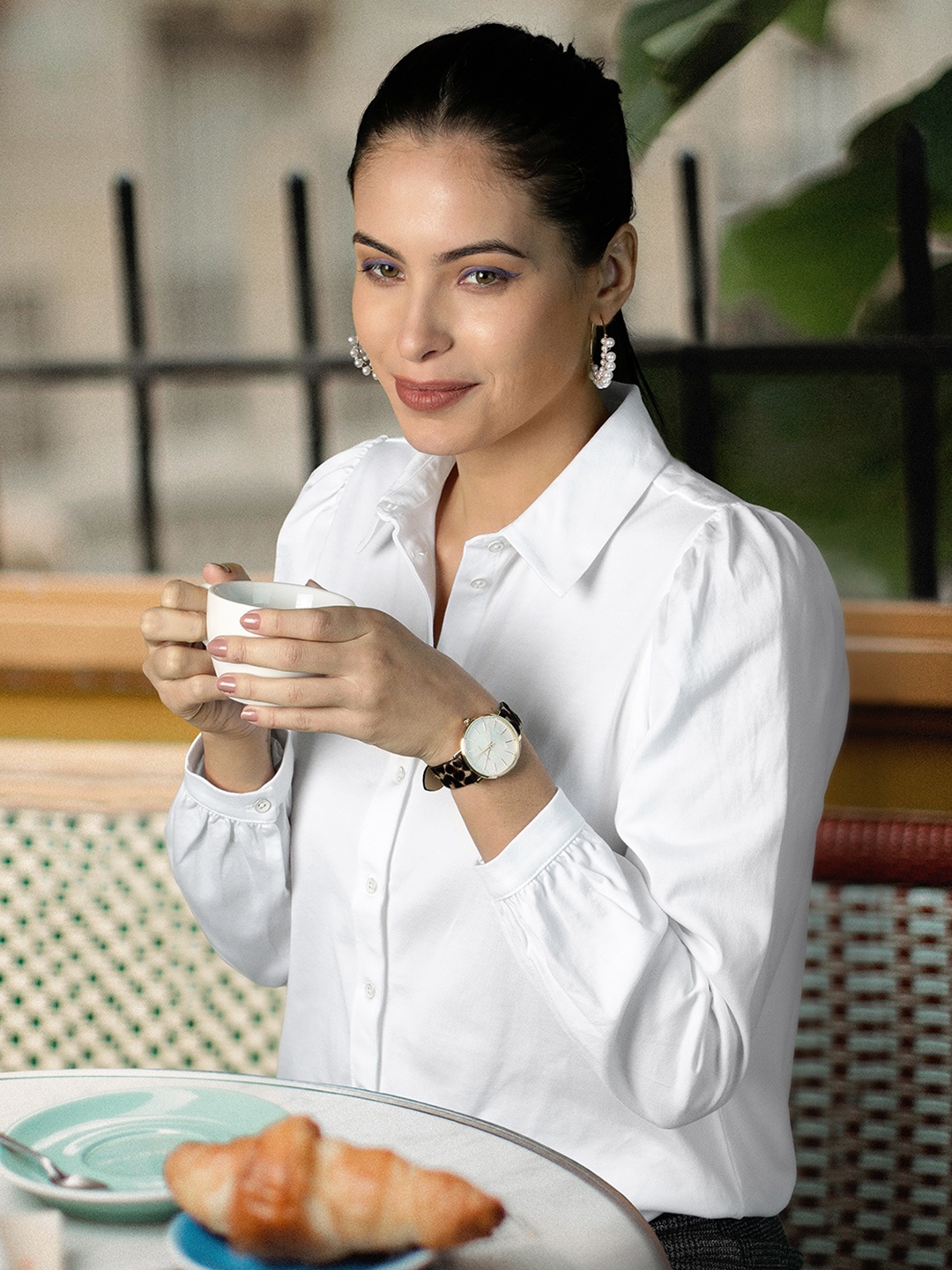 

Levis Women White Solid Relaxed Casual Shirt
