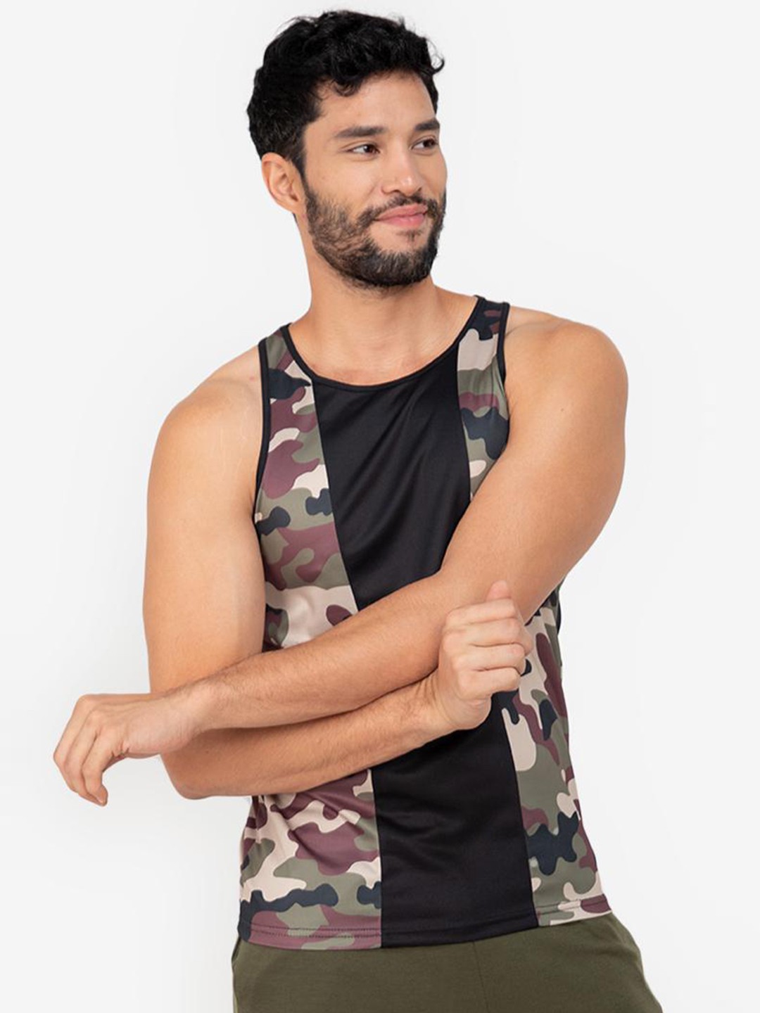 

ZALORA ACTIVE Men Grey & White Camouflage Printed Training or Gym T-shirt
