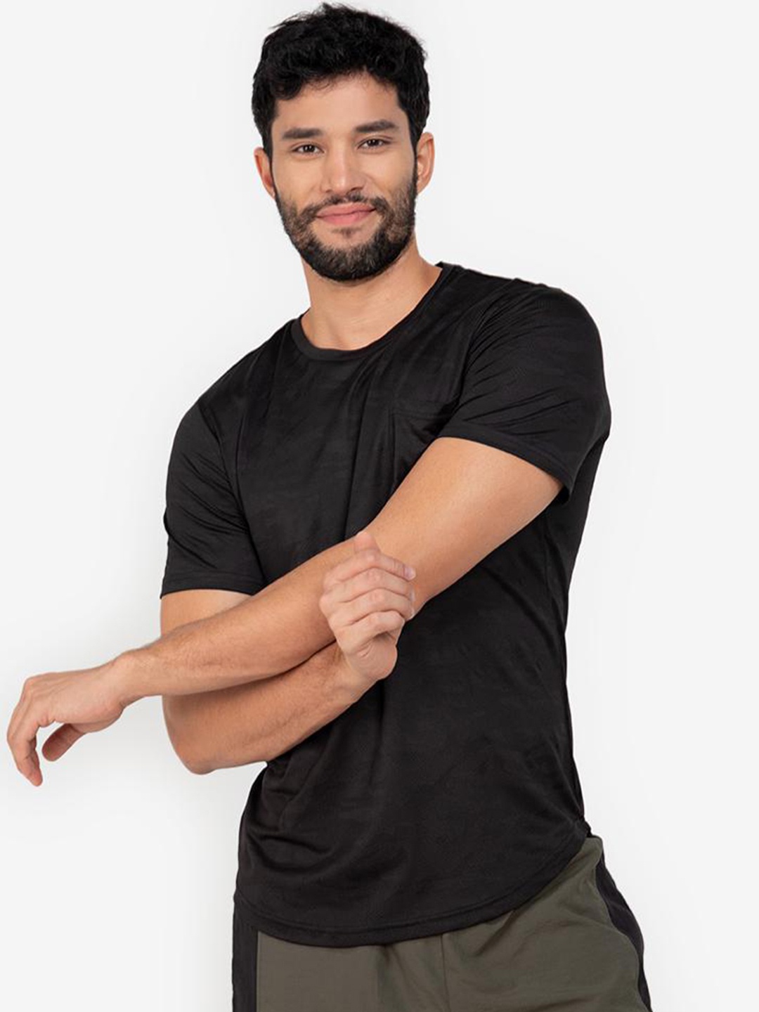 

ZALORA ACTIVE Men Grey Asymmetric Pocket Topstitch T-shirt
