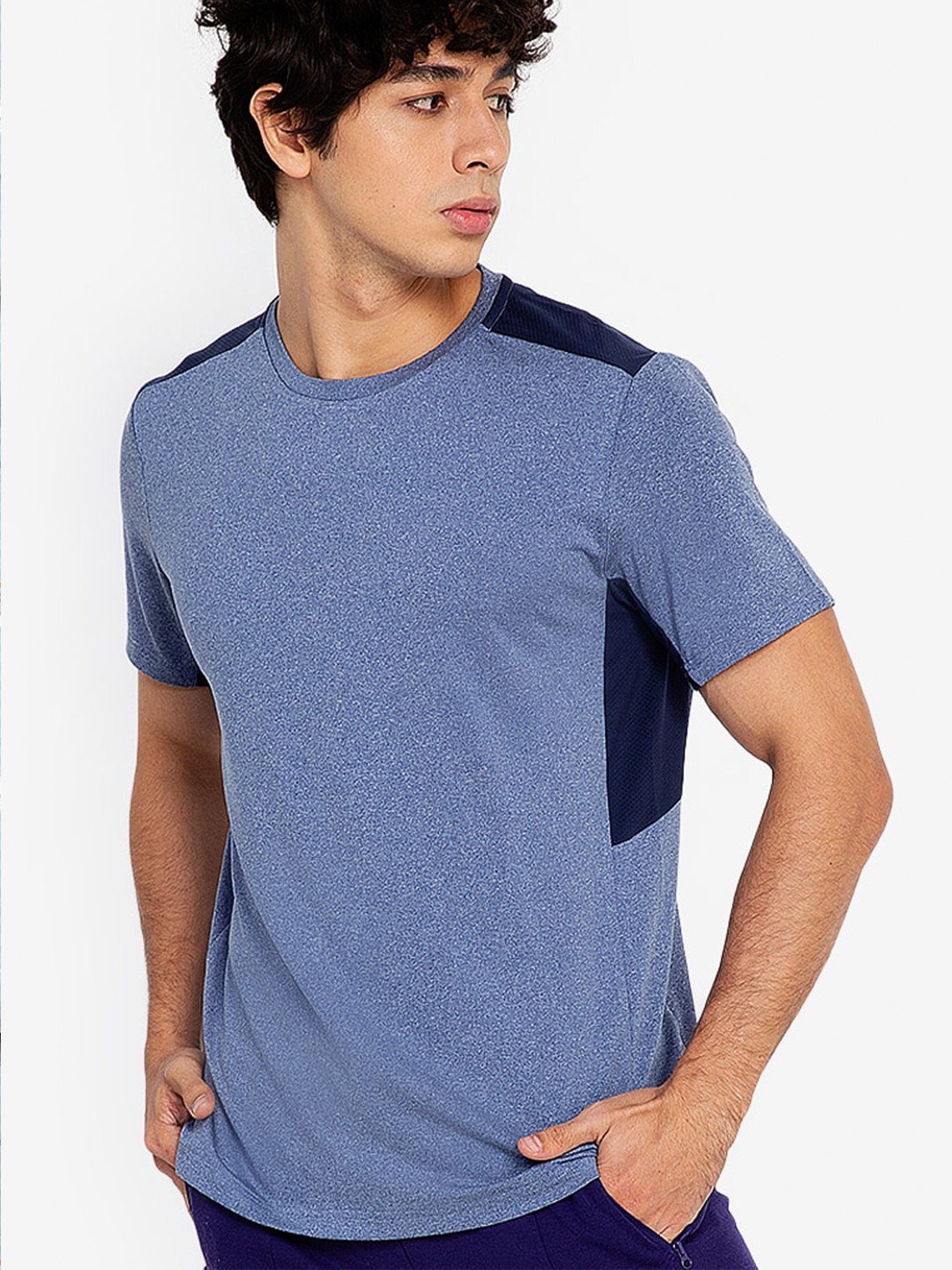 

ZALORA ACTIVE Men Blue & Navy Blue Colourblocked T-shirt