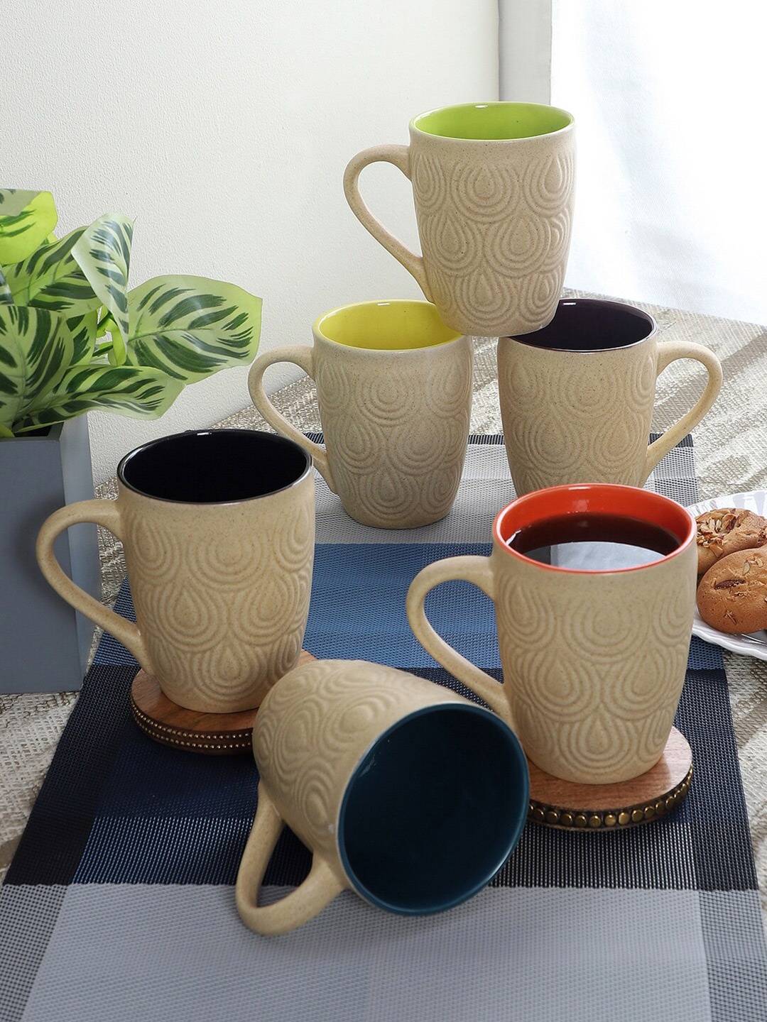 

CDI Set of 6 Gold-Toned & Black Textured Ceramic Matte Cups With Wooden Tray