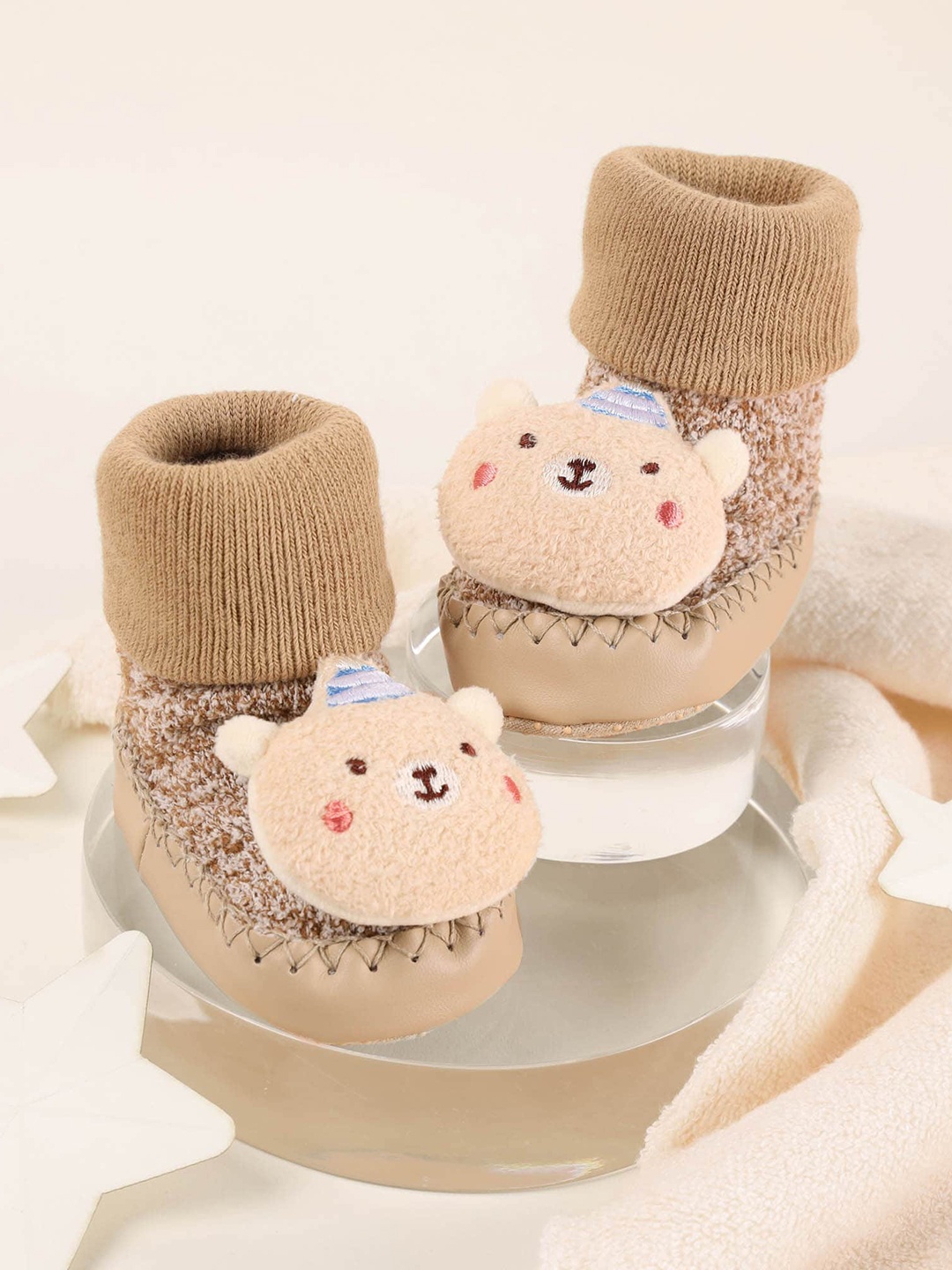 

KICKS & CRAWL Kids Beige Birthday Bear Booties