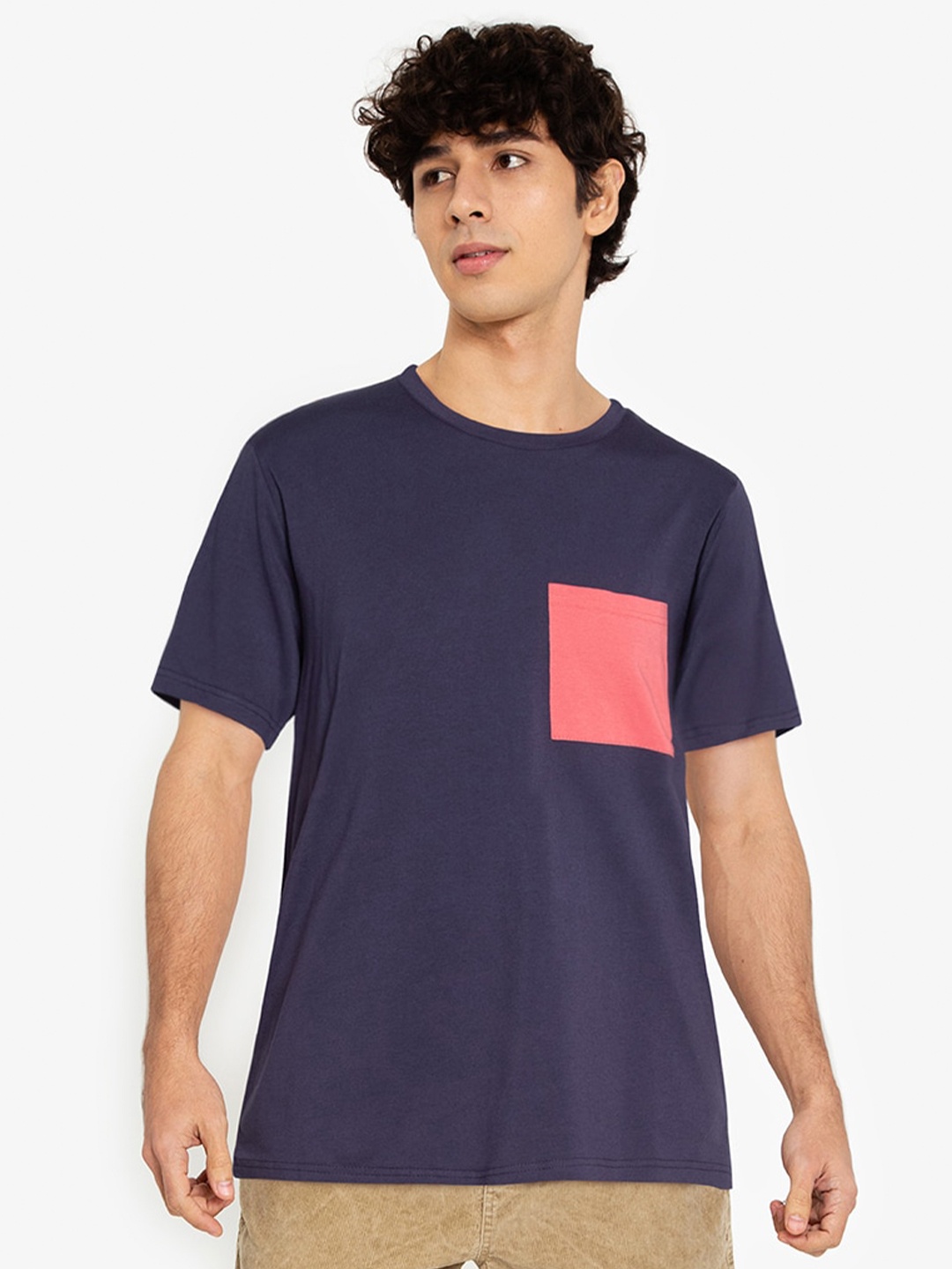 

ZALORA BASICS Men Navy Blue & Pink Colourblocked Pockets T-shirt