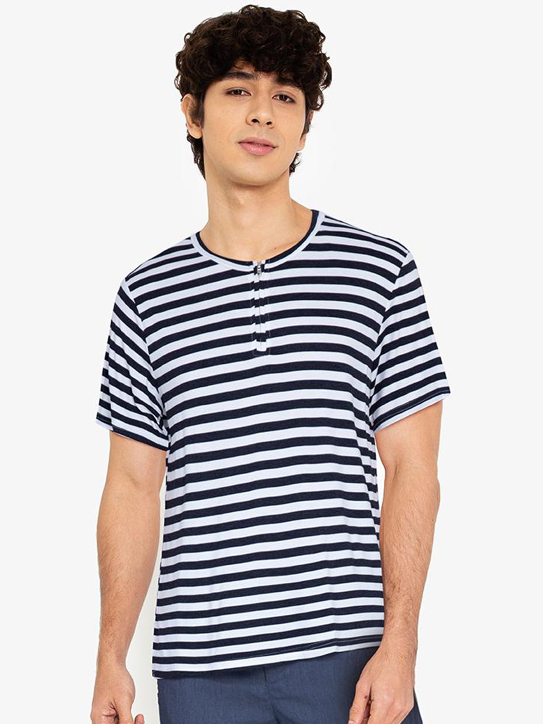

ZALORA BASICS Men Blue Printed T-Shirt, Multi