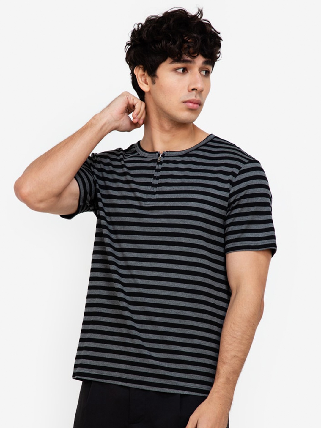 

ZALORA BASICS Men Blue Printed T-Shirt, Multi