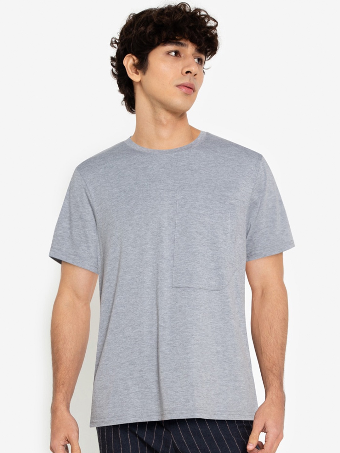 

ZALORA BASICS Men Grey Solid T-Shirt