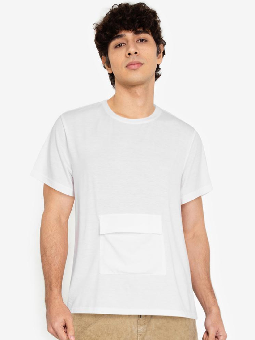 

ZALORA BASICS Men Navy Blue Solid T-Shirt, White