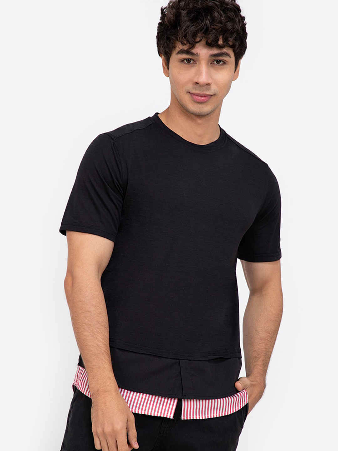 

ZALORA BASICS Men Black Solid T-Shirt