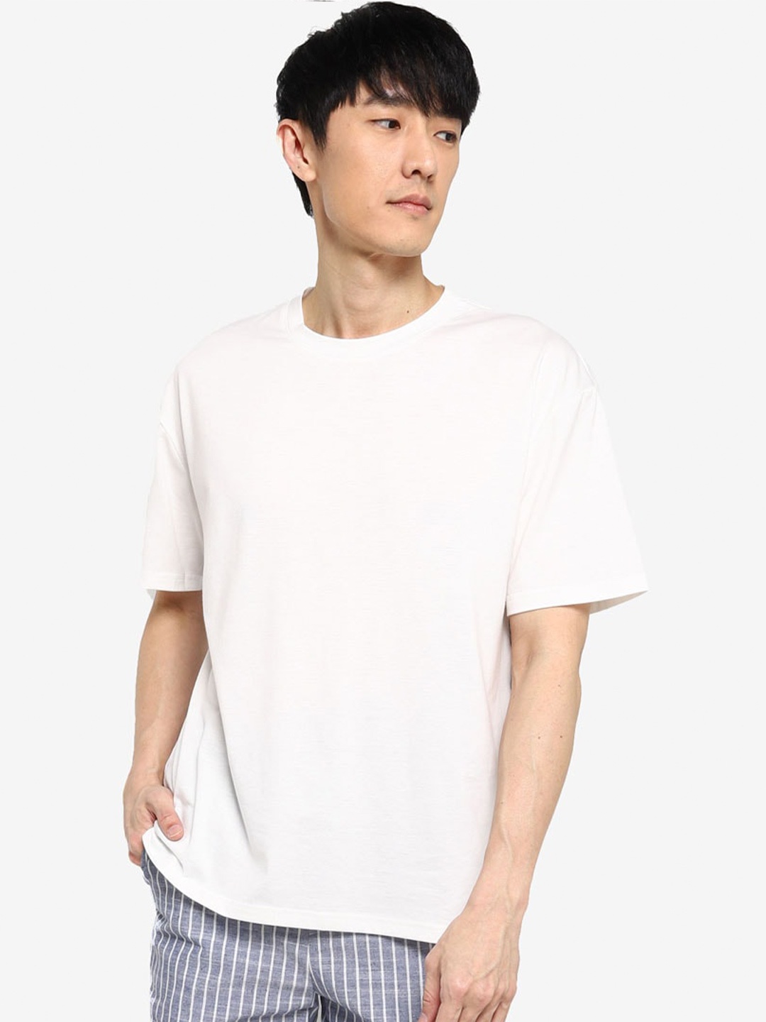 

ZALORA BASICS Men White Solid T-Shirt