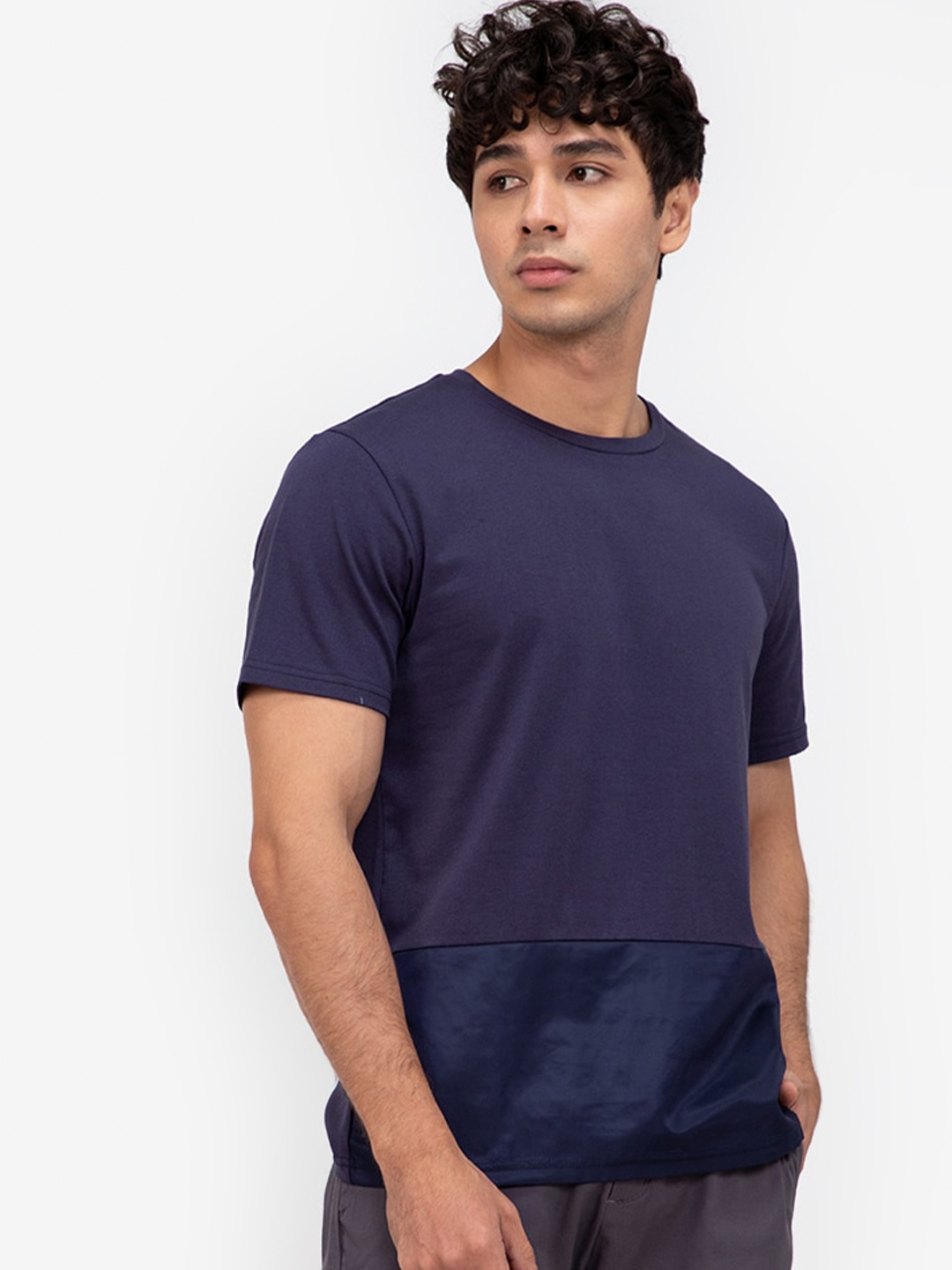 

ZALORA BASICS Men Blue Solid T-Shirt