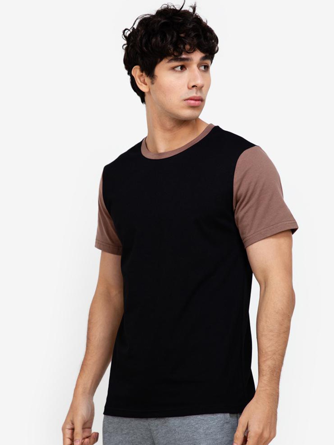 

ZALORA BASICS Men Blue Colurblocked Knitted T-Shirt