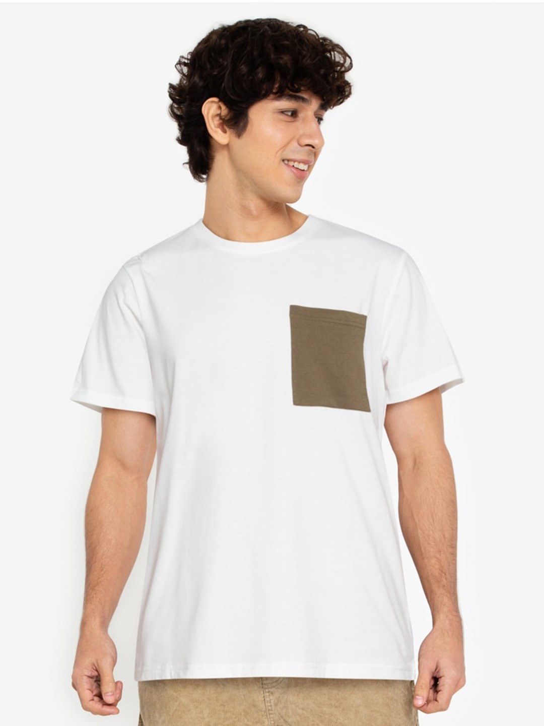 

ZALORA BASICS Men White Solid T-Shirt With Pocket Detailing, Multi