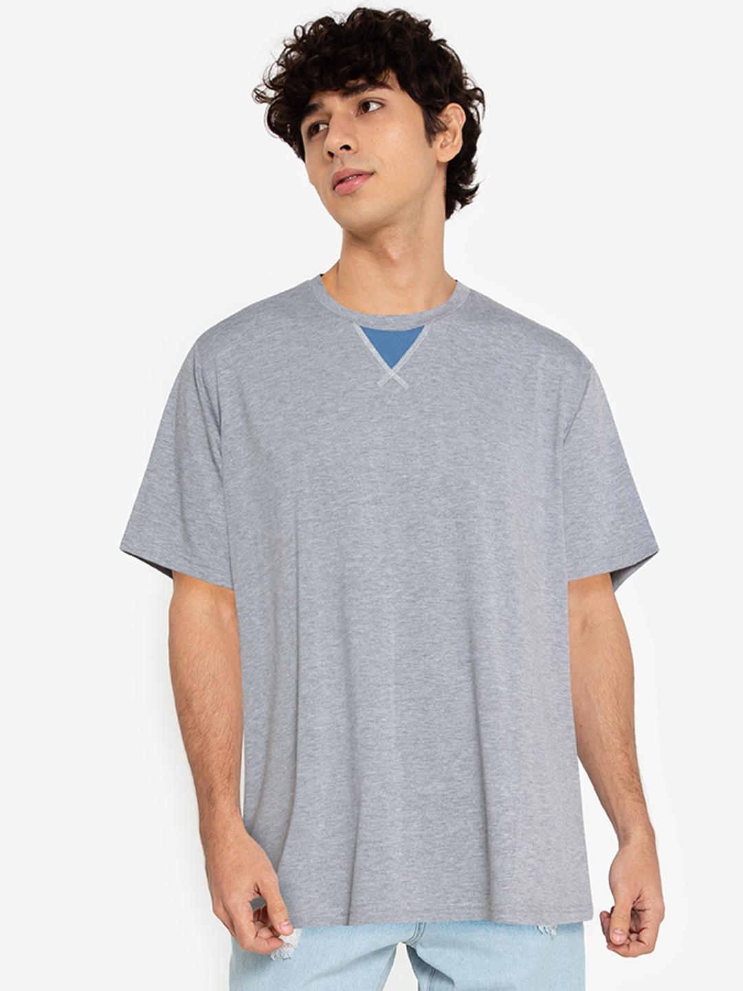 

ZALORA BASICS Men Grey & Blue Solid T-Shirt