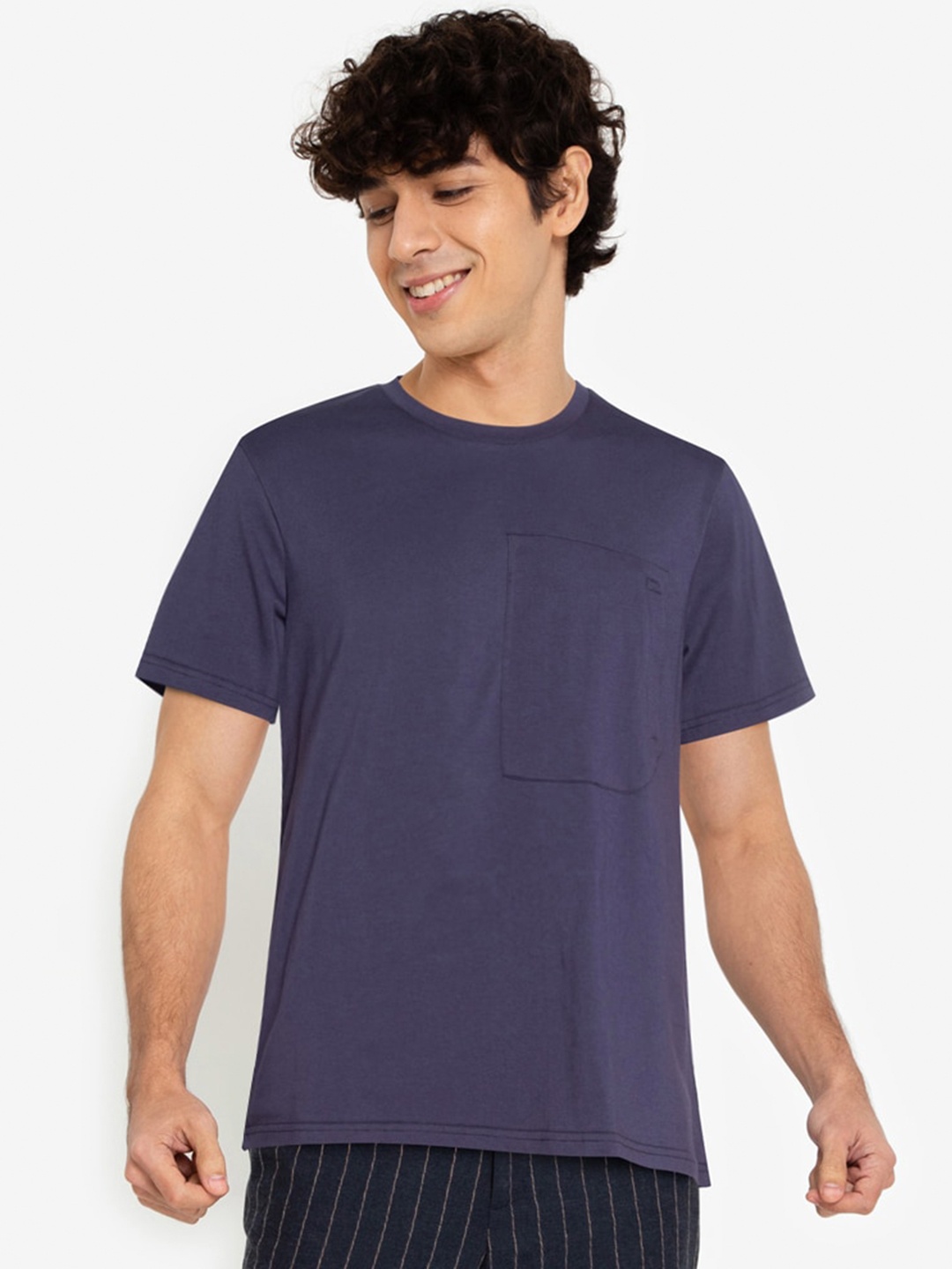 

ZALORA BASICS Men Navy Blue Solid T-Shirt