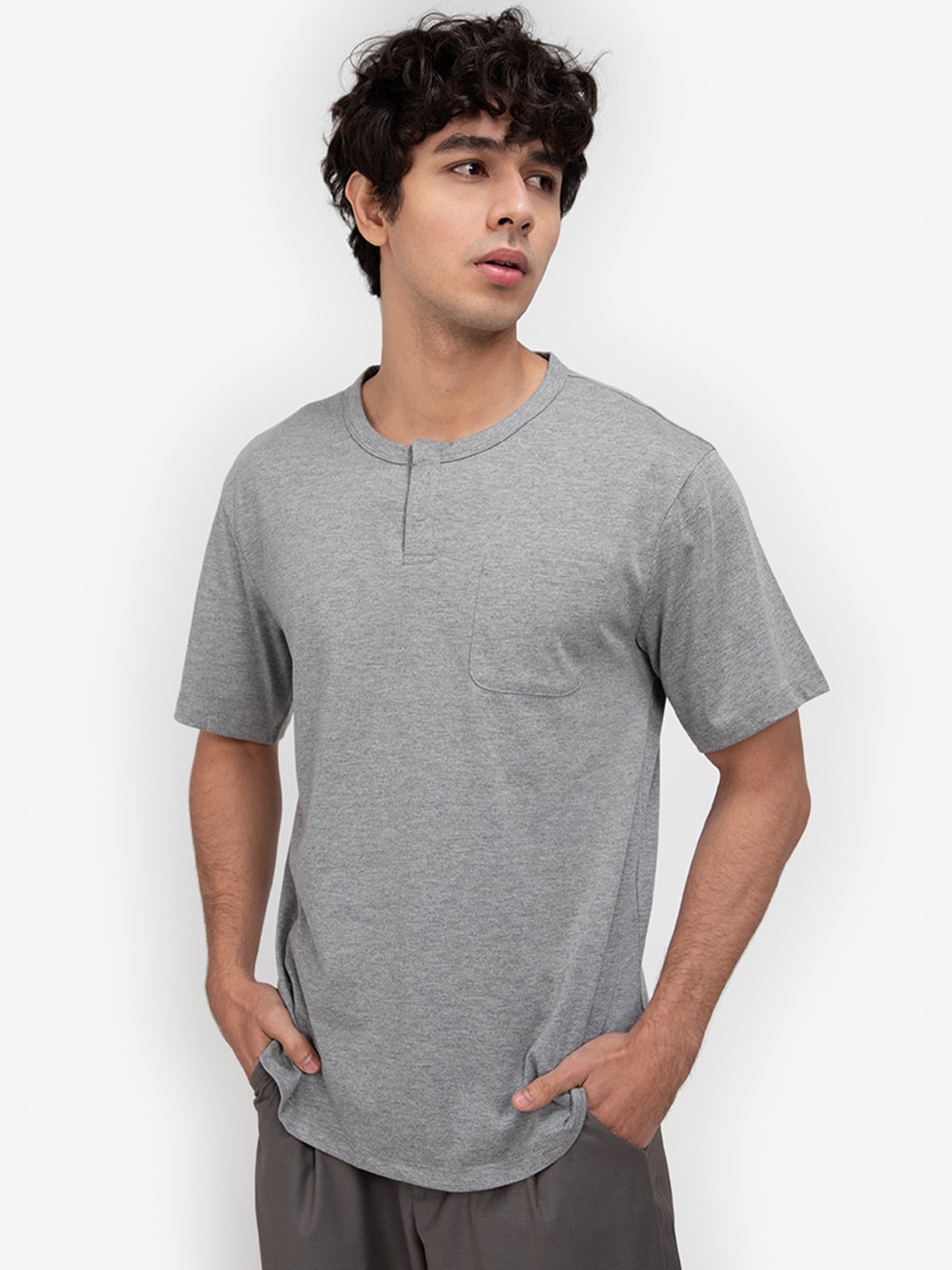 

ZALORA BASICS Men Grey T-shirt