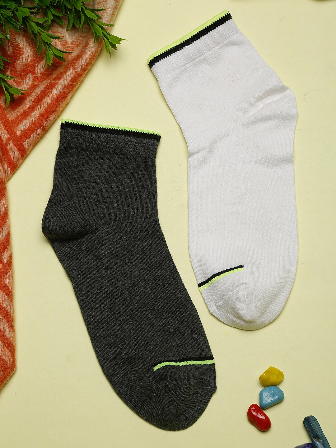 

MUTAQINOTI Men Pack Of 2 White & Grey Solid Ankle-Length Socks