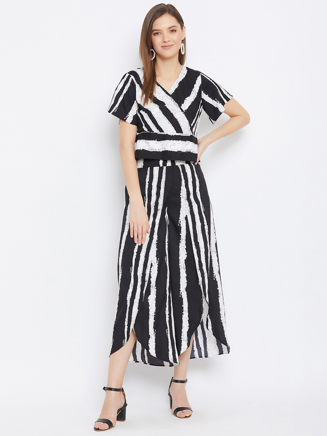 

Bitterlime Women Black & White Stripes Printed Top With Palazzos