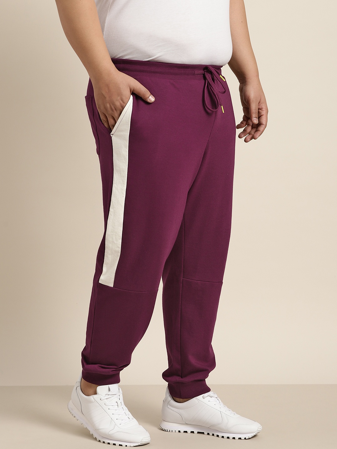 

Sztori Men Plus Size Obergine Solid Joggers, Purple