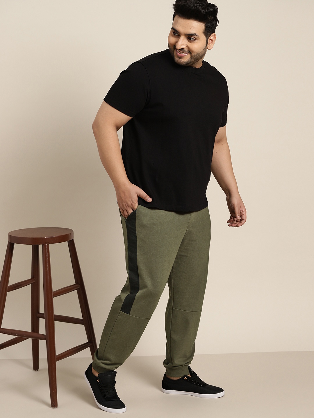 

Sztori Men Plus Size Olive Green Solid Joggers