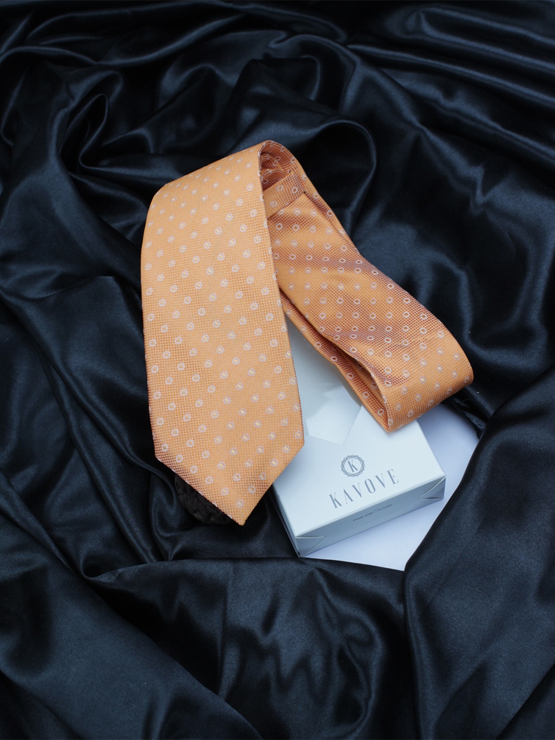 

KOVOVE Men Orange Printed Broad Tie