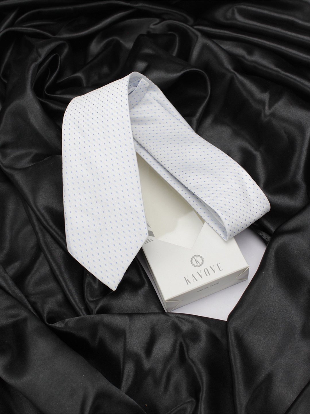 

KOVOVE Men White & Blue Woven Design Broad Tie