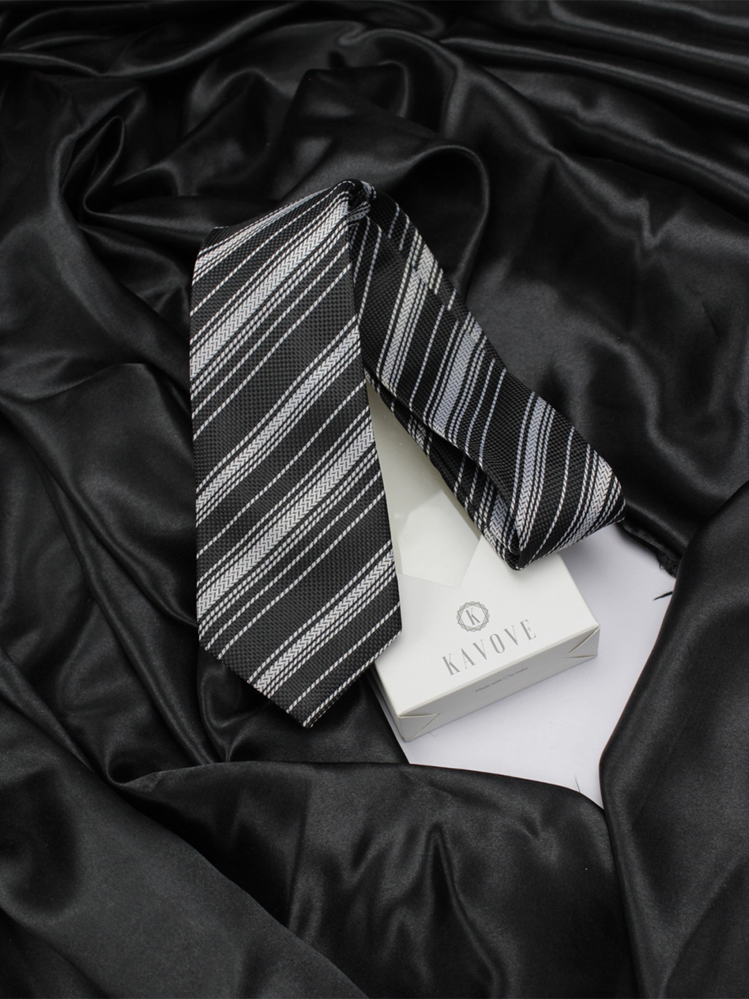 

KOVOVE Men Black Striped Broad Tie