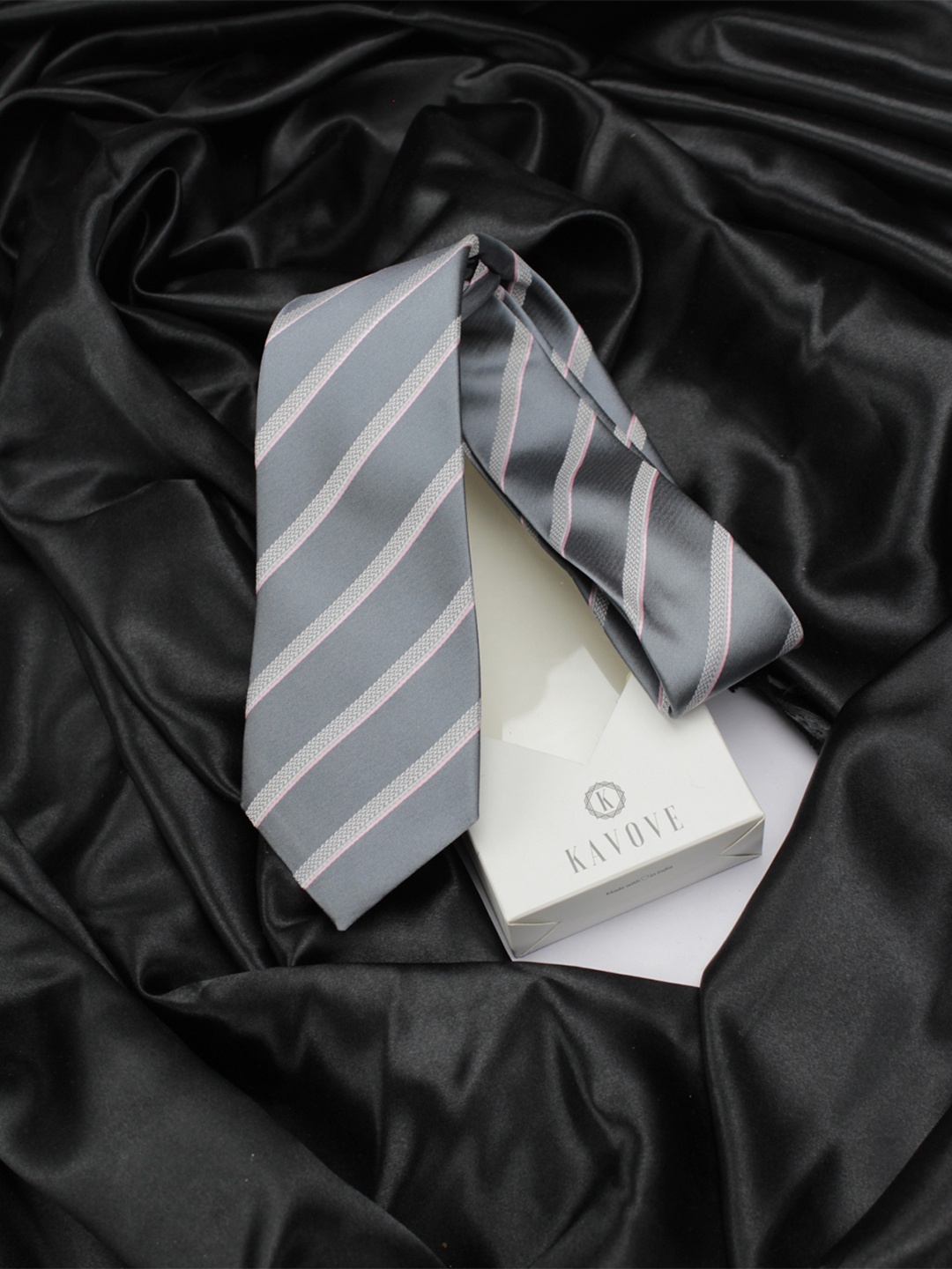 

KOVOVE Men Grey & Pink Striped Broad Tie