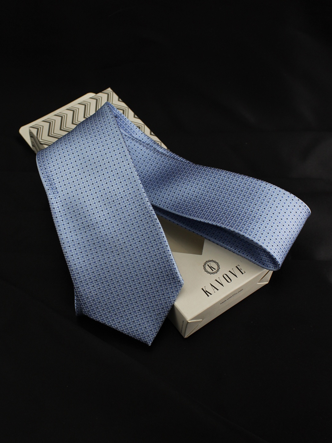 

KOVOVE Men Blue & Black Woven Design Broad Neck Tie