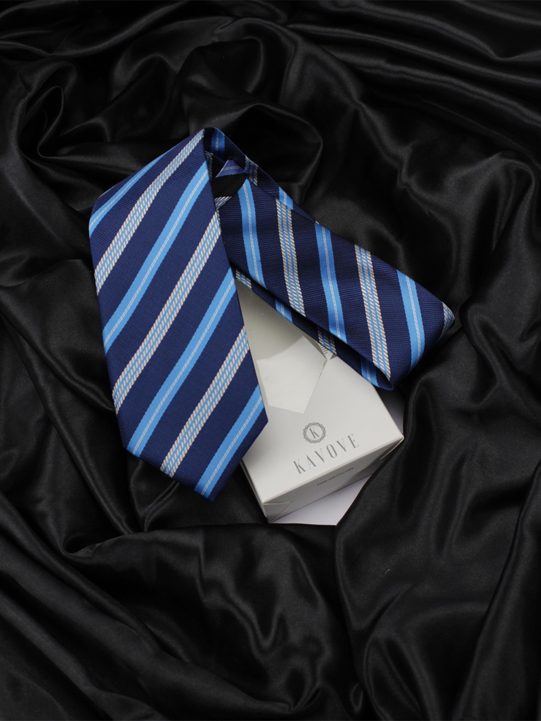

KOVOVE Men Blue Striped Broad Tie