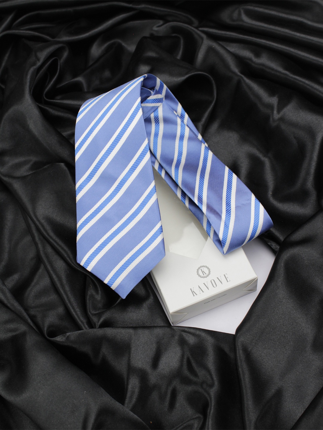 

KOVOVE Men Blue & White Striped Broad Neck Tie