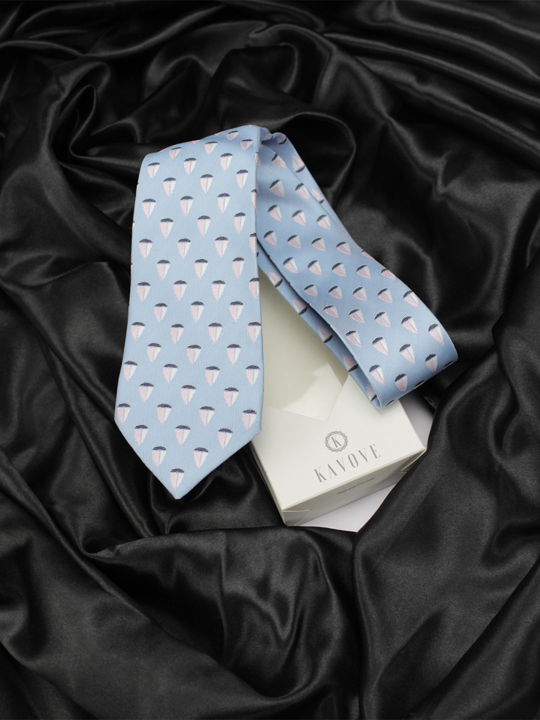 

KOVOVE Men Blue & White Printed Broad Tie