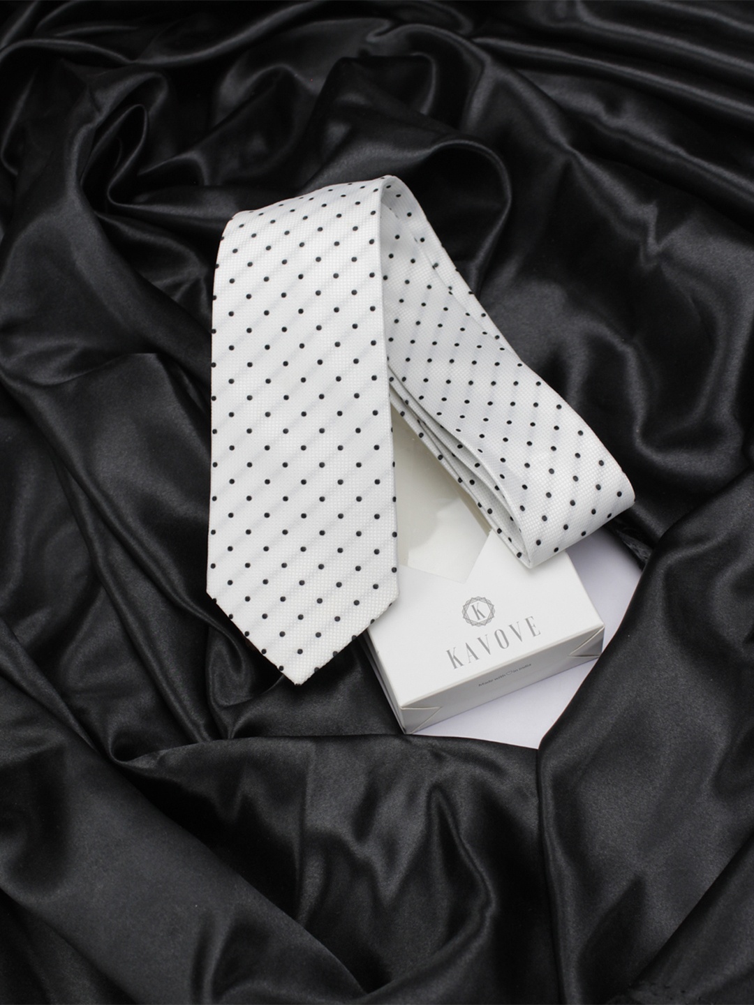 

KOVOVE Men White & Black Woven Design Broad Tie