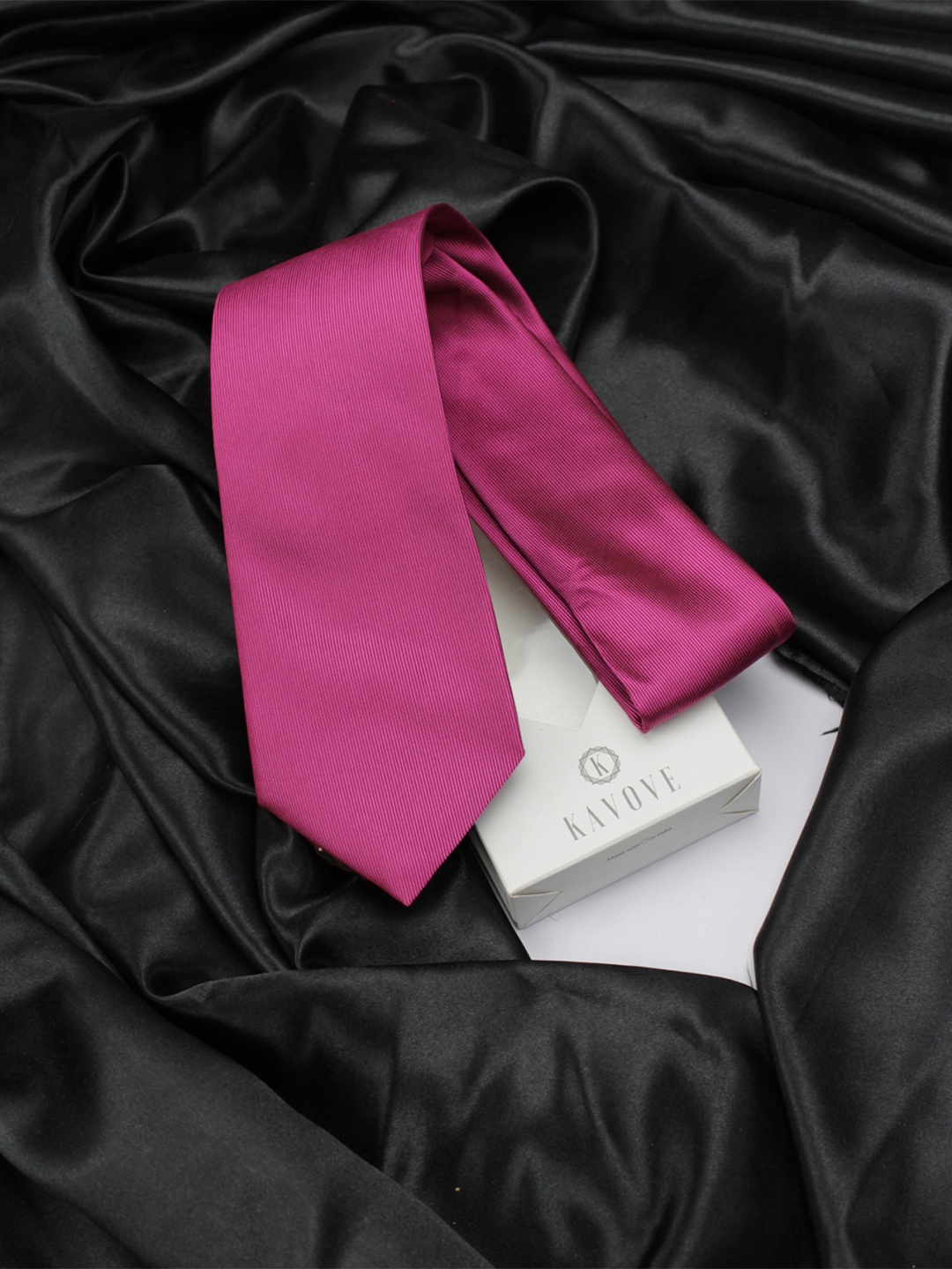 

KOVOVE Men Pink Striped Broad Tie