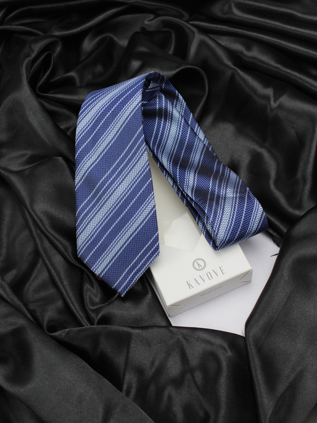 

KOVOVE Men Blue Striped Broad Tie