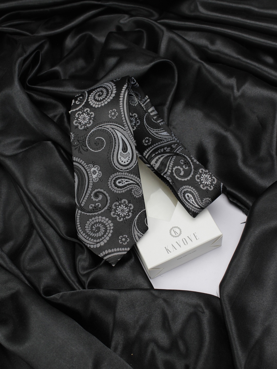 

KOVOVE Men Black & Grey Paisley Woven Design Broad Tie