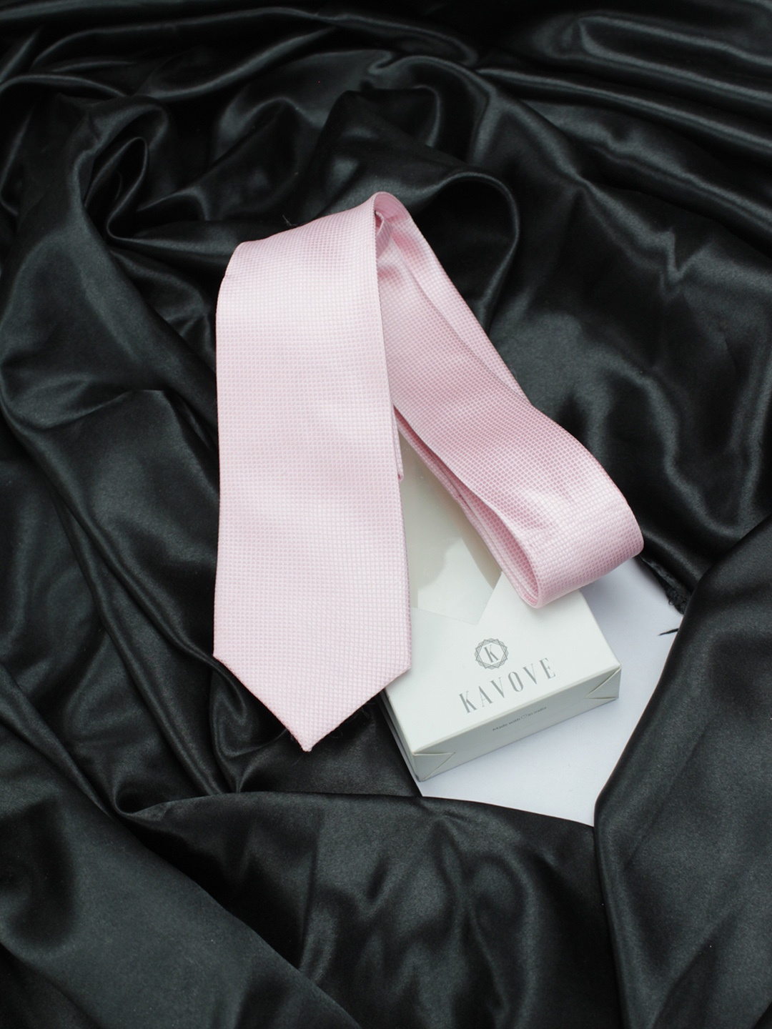 

KOVOVE Men Pink Checked Broad Tie