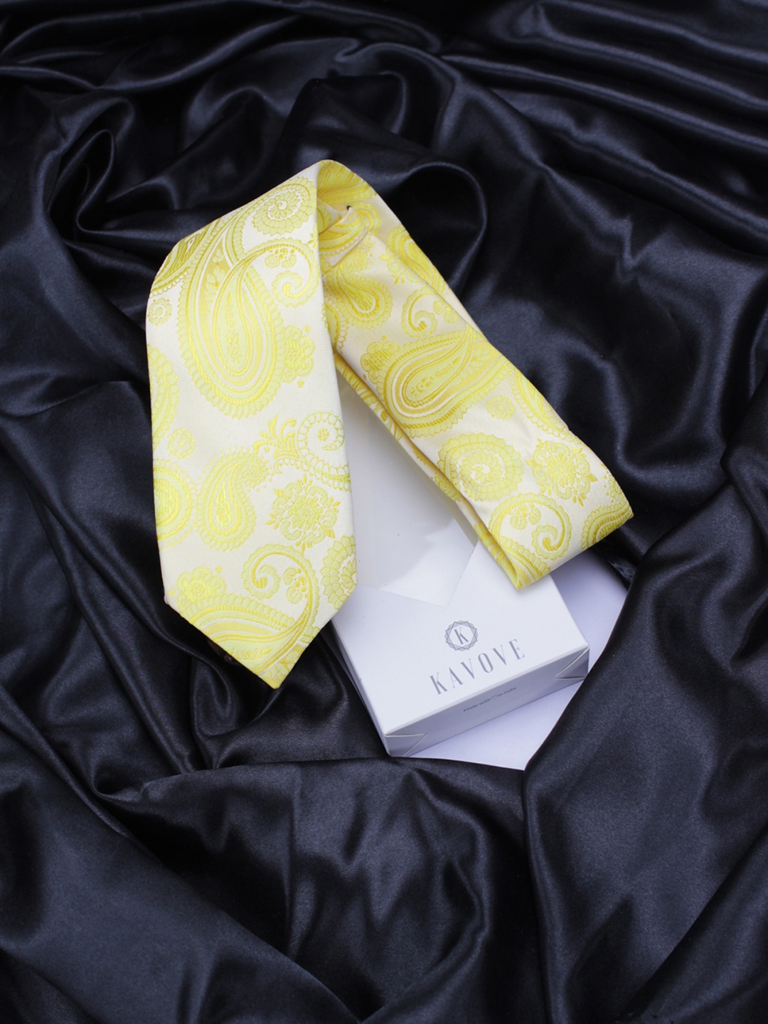 

KOVOVE Men Yellow Woven Design Broad Tie