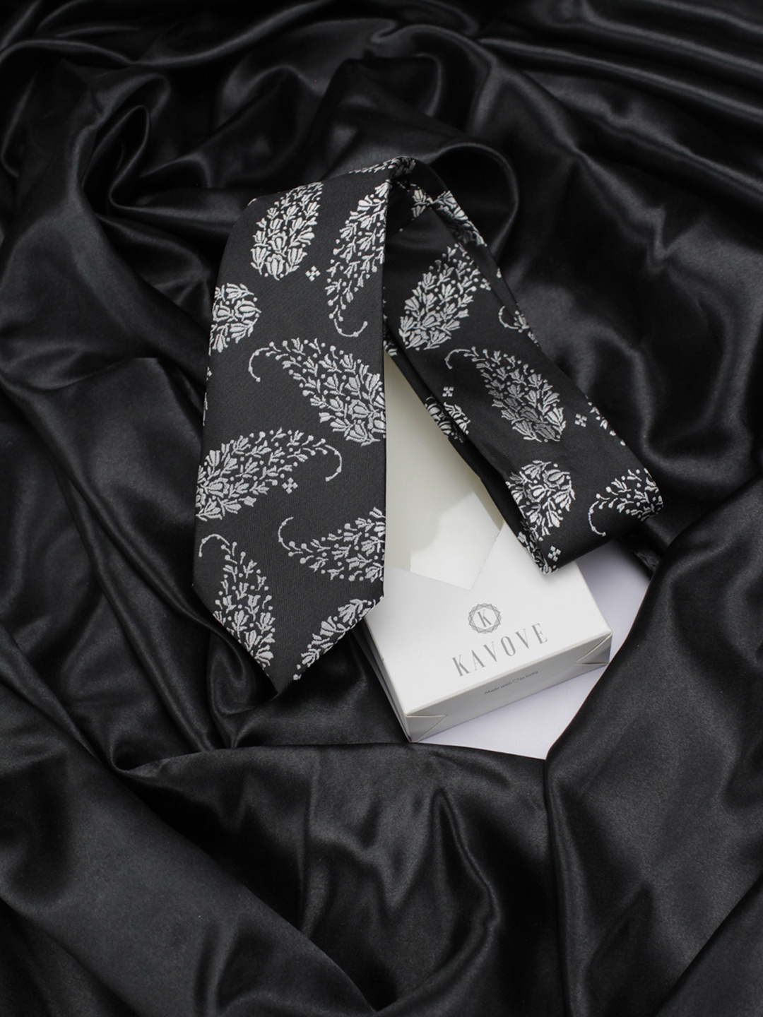 

KOVOVE Men Black & White Woven Design Broad Tie