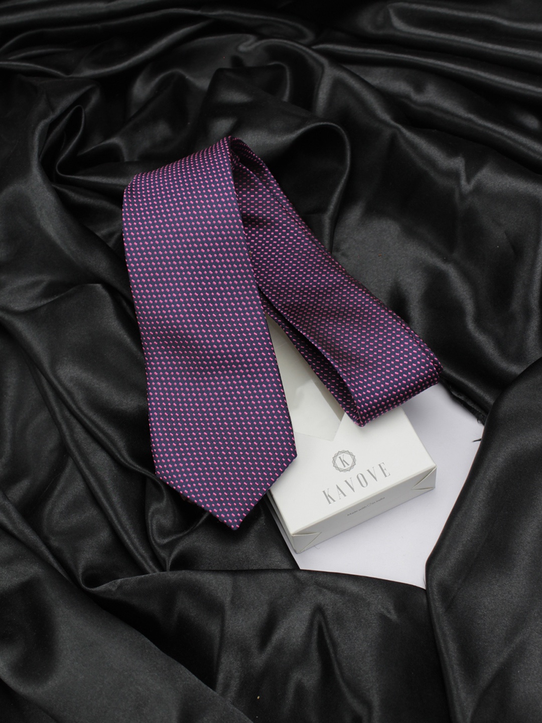 

KOVOVE Men Blue & Pink Woven Design Broad Tie