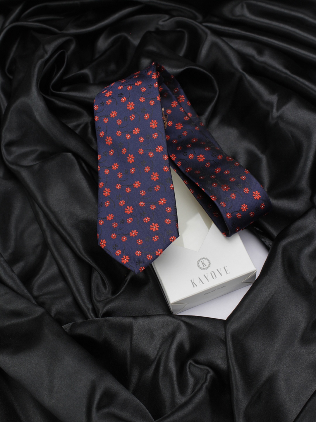 

KOVOVE Men Blue & Red Floral Woven Design Broad Tie