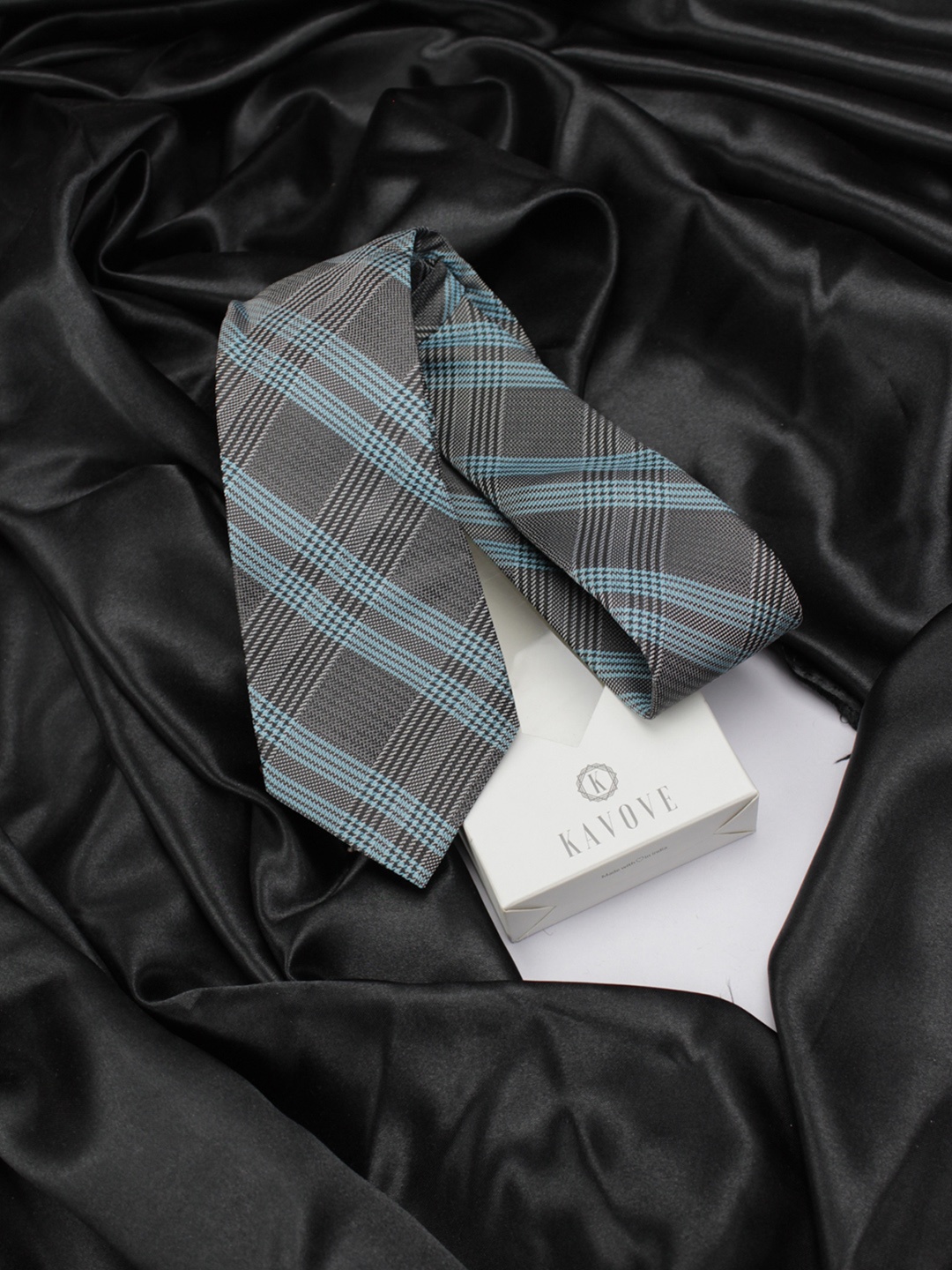 

KOVOVE Men Grey & Blue Checked Broad Tie