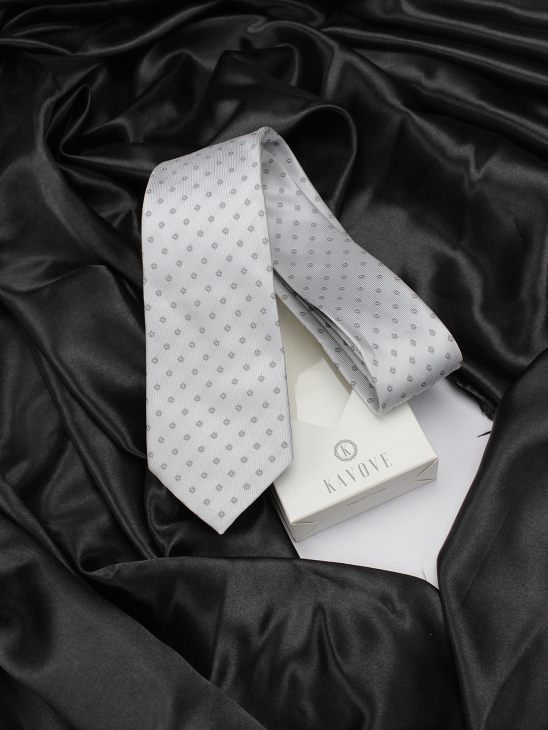 

KOVOVE Men Grey Woven Design Broad Tie