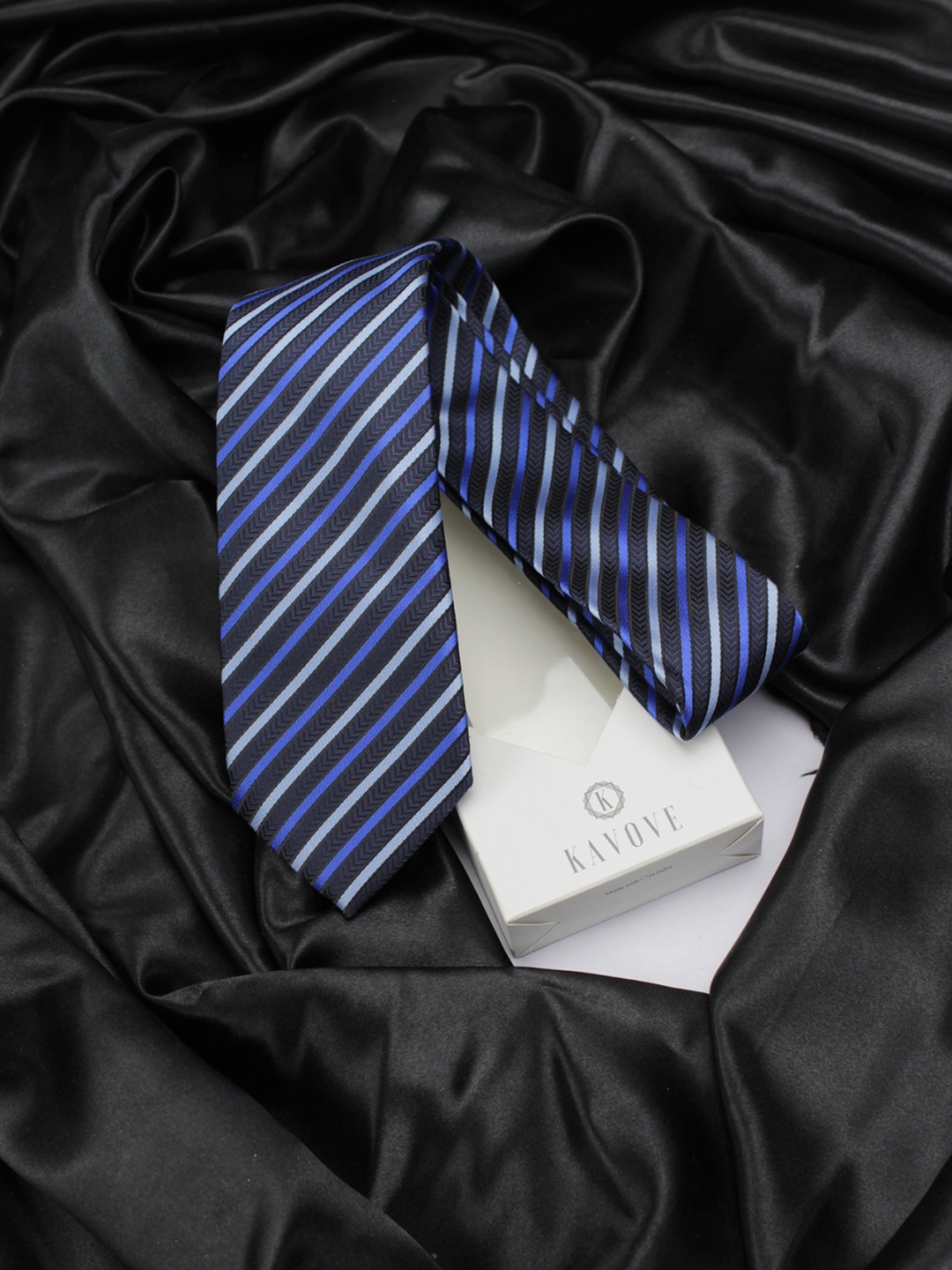 

KOVOVE Men Black & Blue Striped Broad Tie