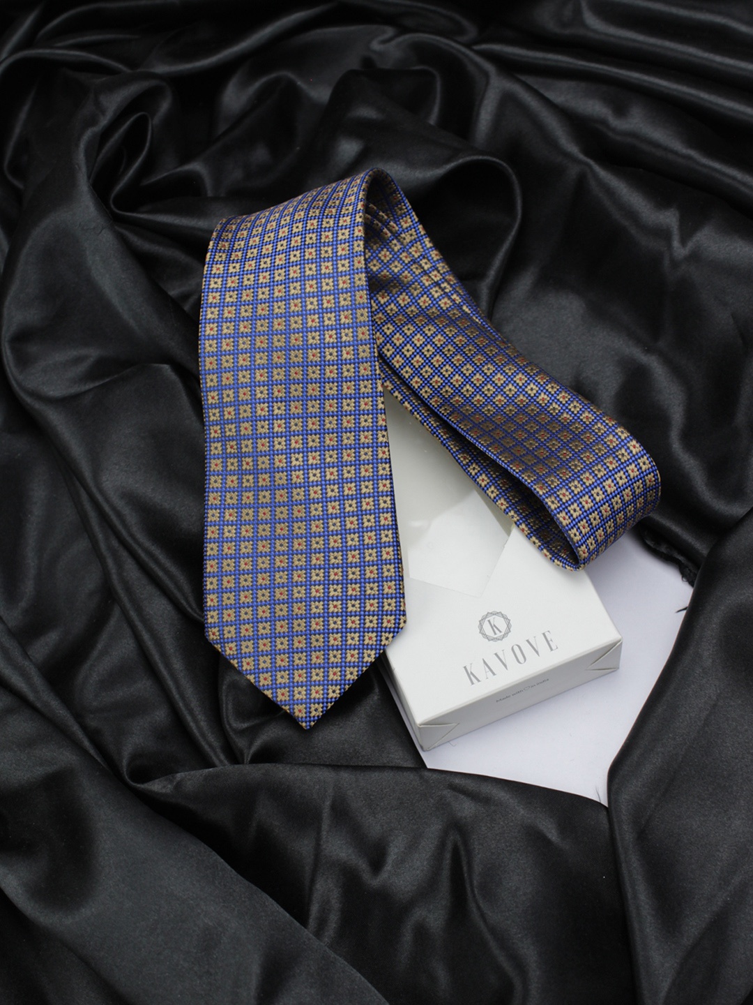 

KOVOVE Men Blue & Yellow Checked Broad Tie